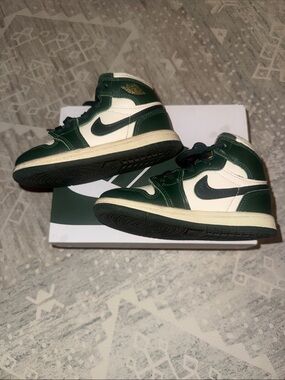 Nike Kids Green and White High-Top Sneakers - size 9c